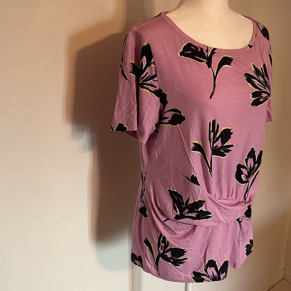 NWOT St. John Short Sleeve Floral Blouse - Picture 4 of 12